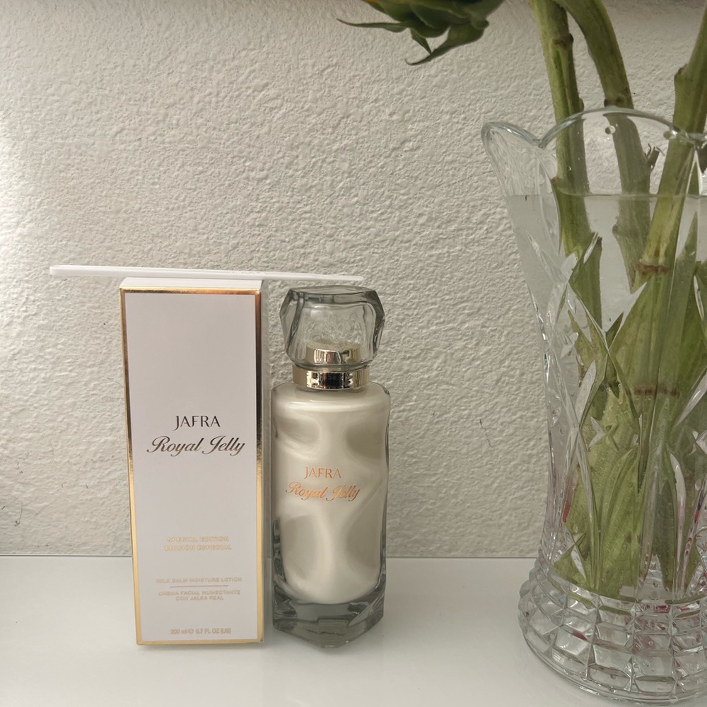 JAFRA ROYAL JELLY SPECIAL EDITION 6.7 OZ 200MIL